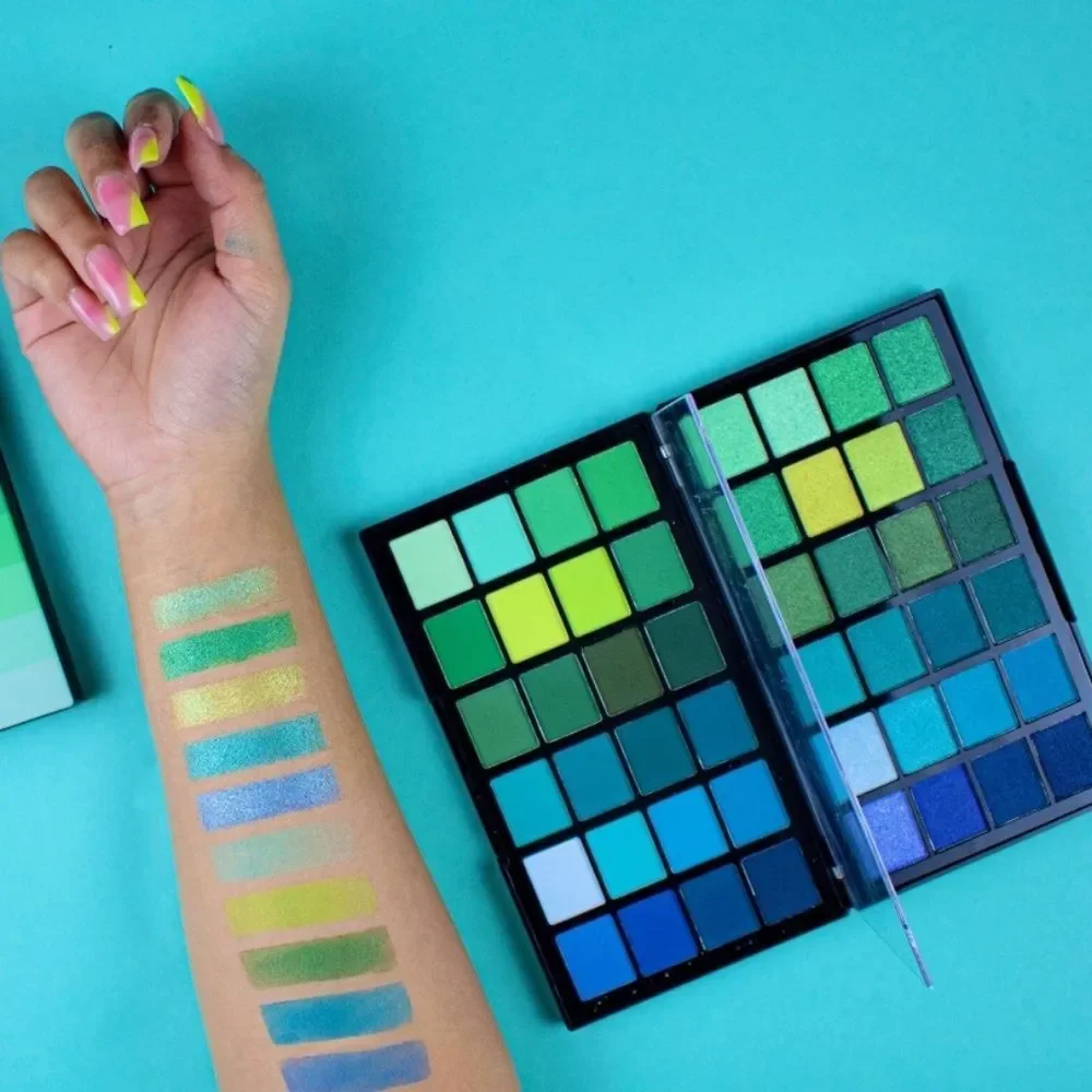 Revolution‎ Beauty Colour Book CB05 Shadow Palette